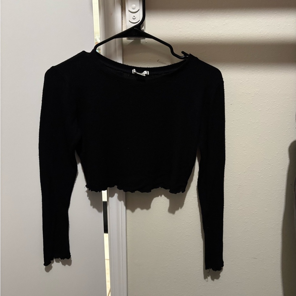 Black Long Sleeve Crop Top